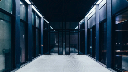 Centro de datos con equipo profesional